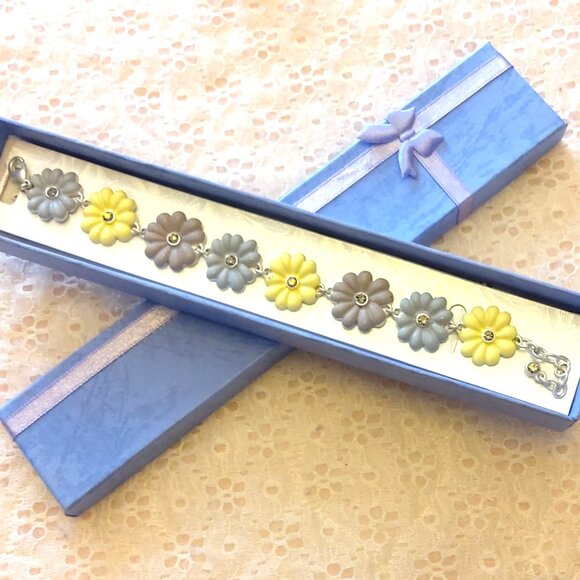 Vintage NEW Yellow Gray Art Deco Multi Floral Charms Silver Bangle Bracelet - Picture 4 of 7